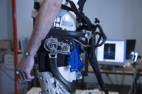 Smart exoskeleton supports seniors Image 3