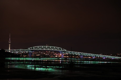 Auckland Harbour Bridge lights up with solar 2042813 1
