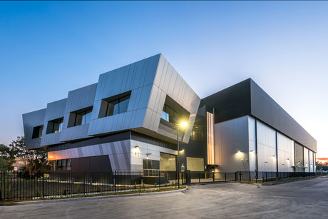 Equinix expands ME1 and SY4 data centres Equinix sy4
