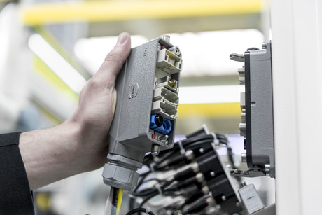 Modular connectors — the backbone of a smart factory Fleximon i4a3320