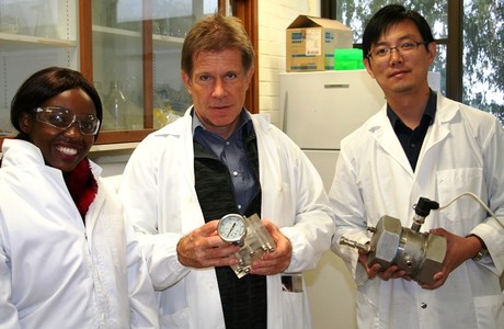 Self-desalinating sea water takes the pressure off industry Selfdesalination1