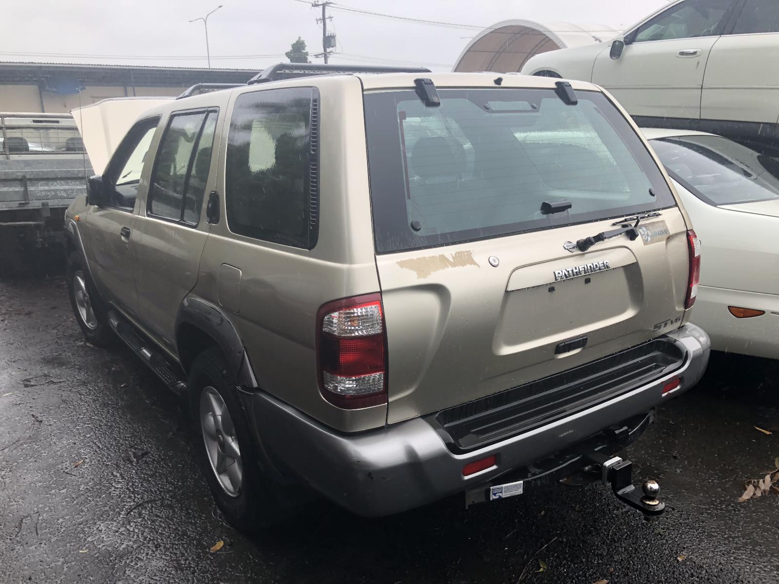 Grille Pathfinder Nissan 2000