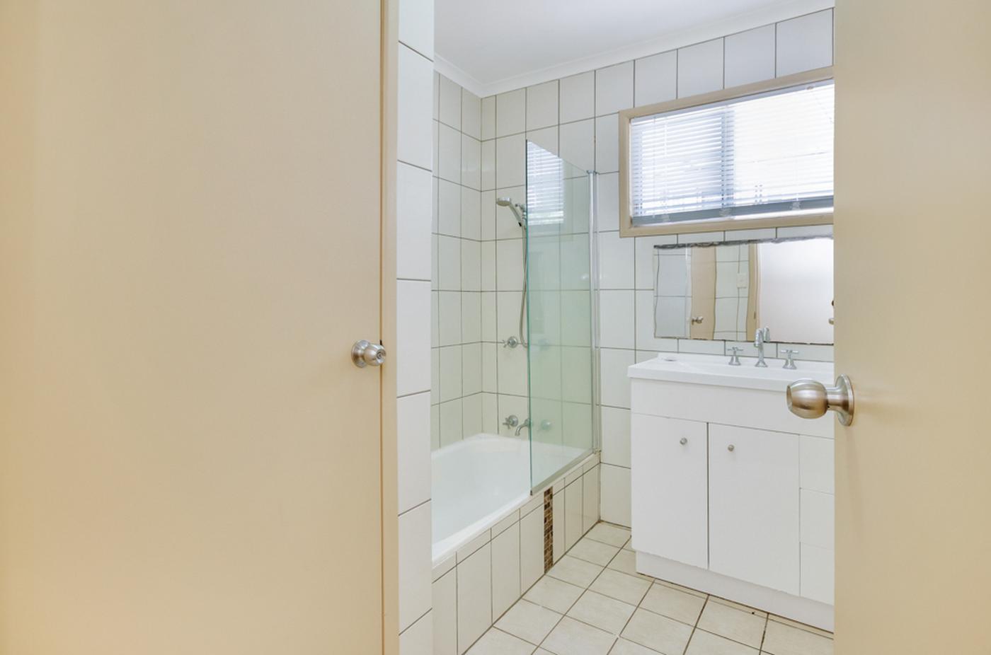 17 Kin Kora Drive, Kin Kora QLD 4680 Property Information