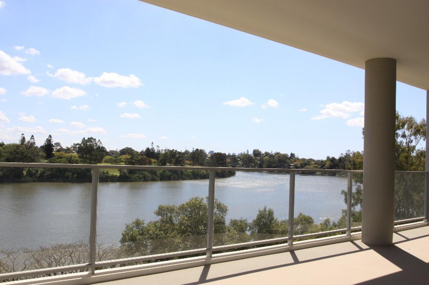 4109/205 King Arthur Terrace, TENNYSON QLD 4105 Property Information