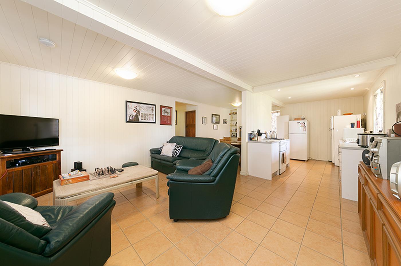 142a Englefield Rd, OXLEY QLD 4075 Property Information
