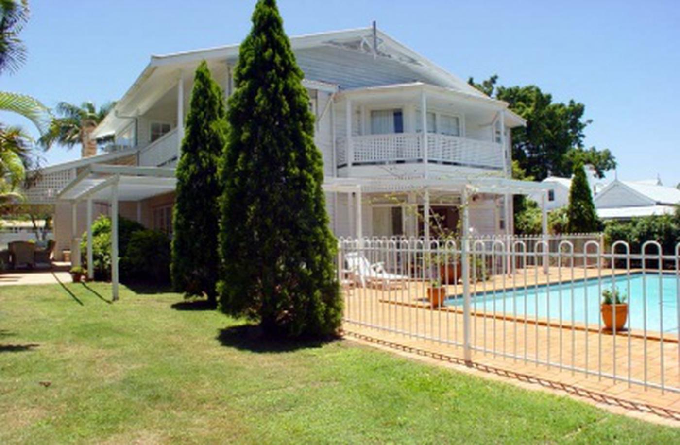 16 Lama Street