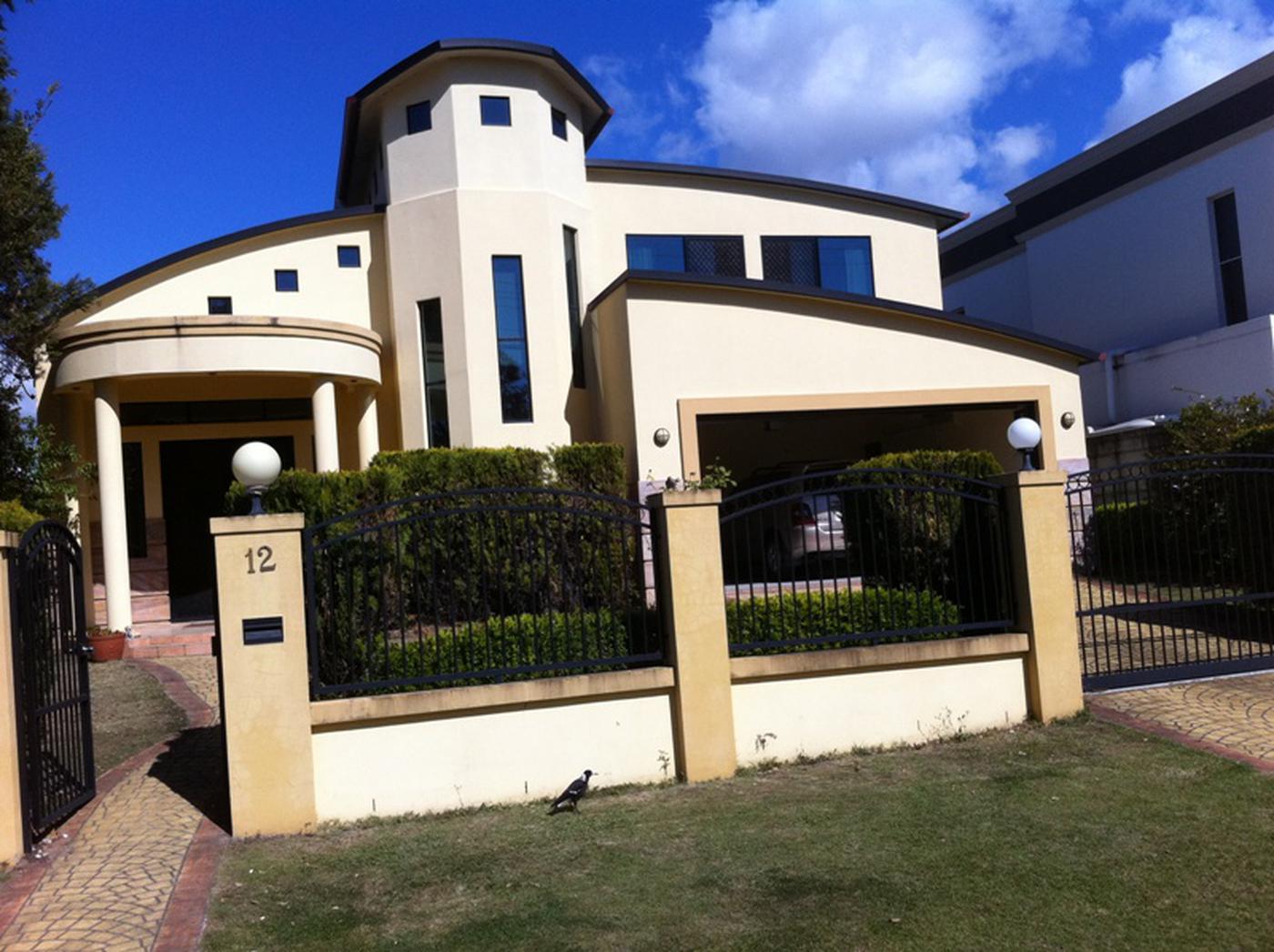 This property is not currently for sale or rent on https://brisbanerealestate.com.au