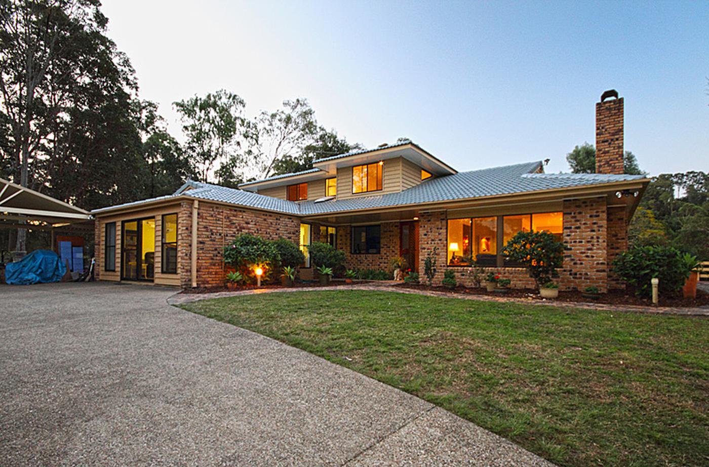 165 Savages Road, BROOKFIELD QLD 4069 Property Information