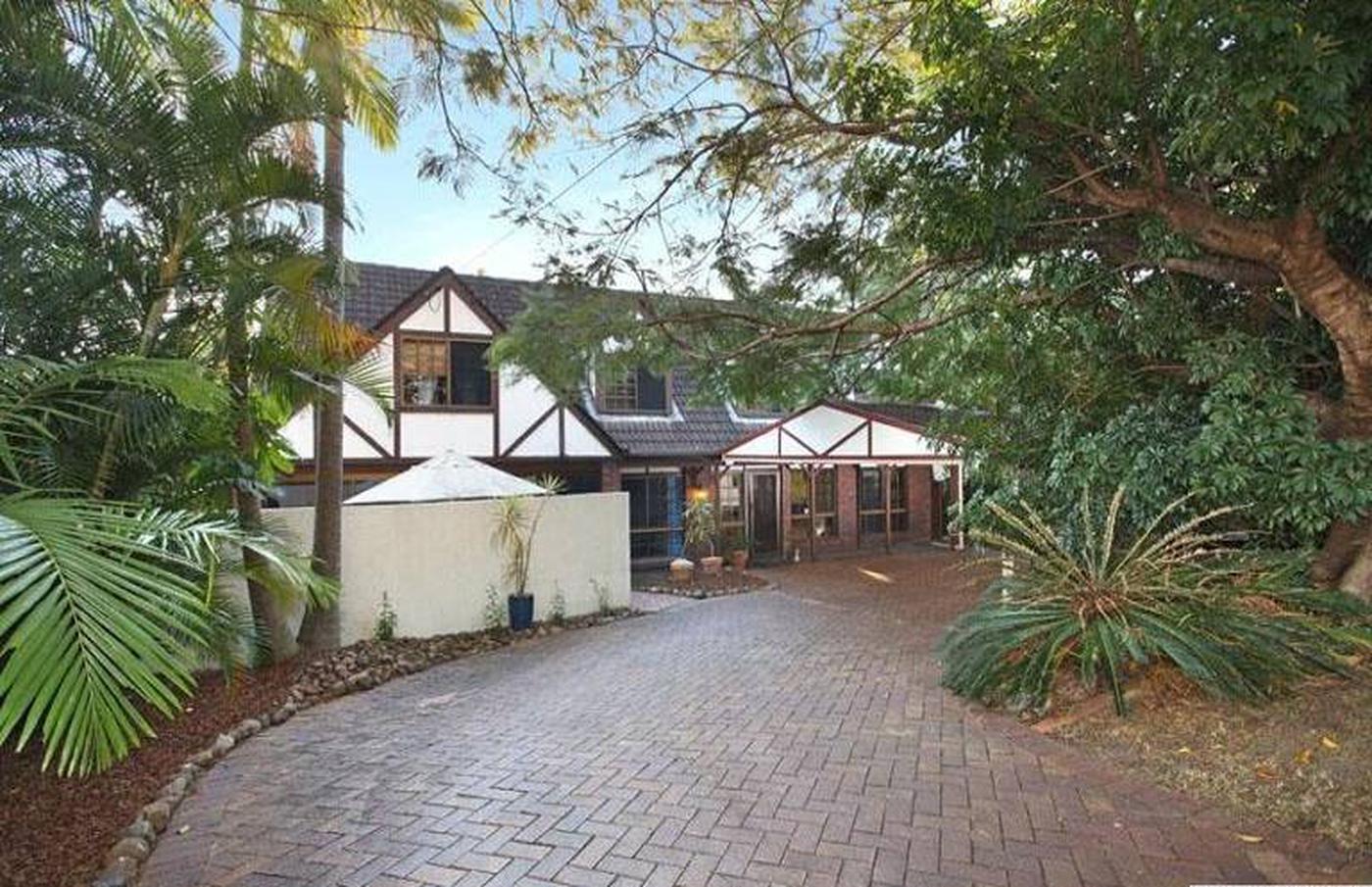 This property is not currently for sale or rent on https://brisbanerealestate.com.au