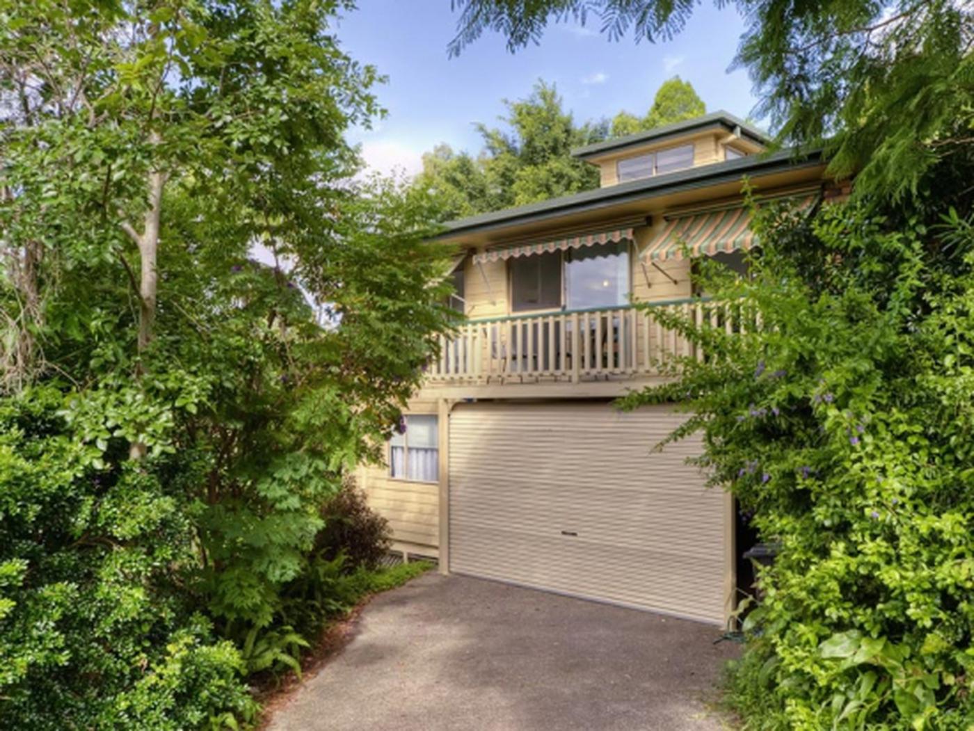 35 Rowena Street