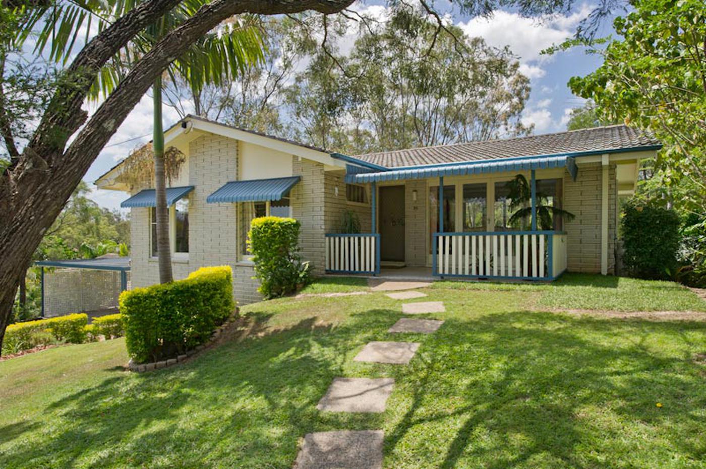 15 Crestview Street