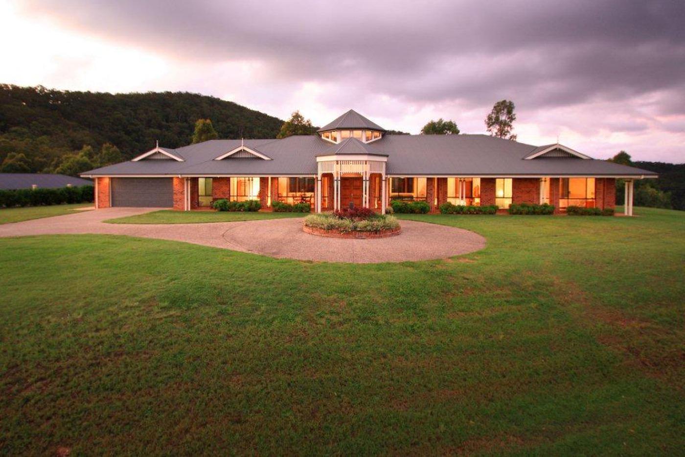 7 Millbrook Dr