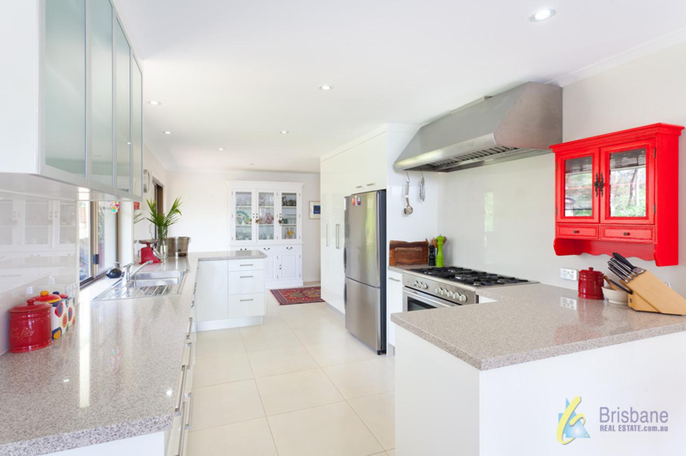 22 Moledina Crescent