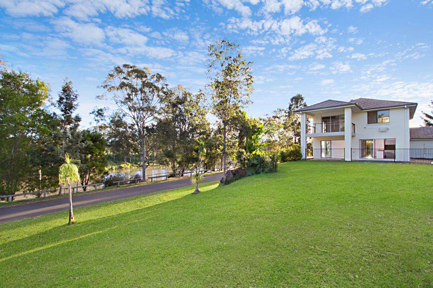 16 Riverpoint Boulevard