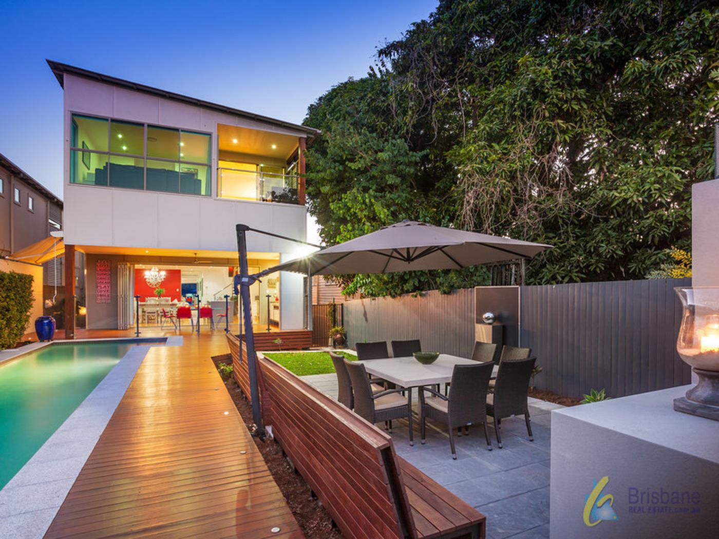 112 Hargreaves Ave