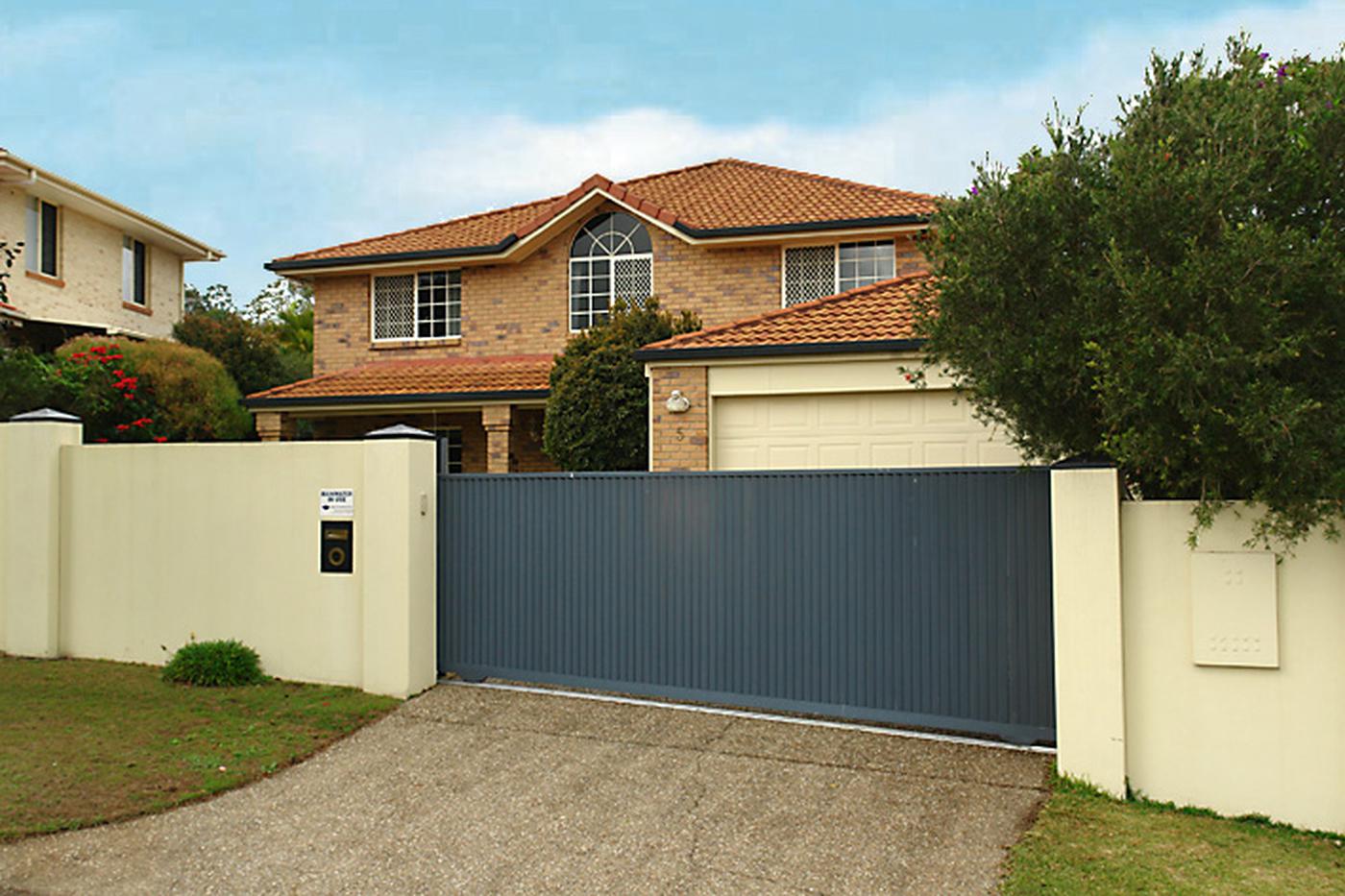 5 Arncliffe Close