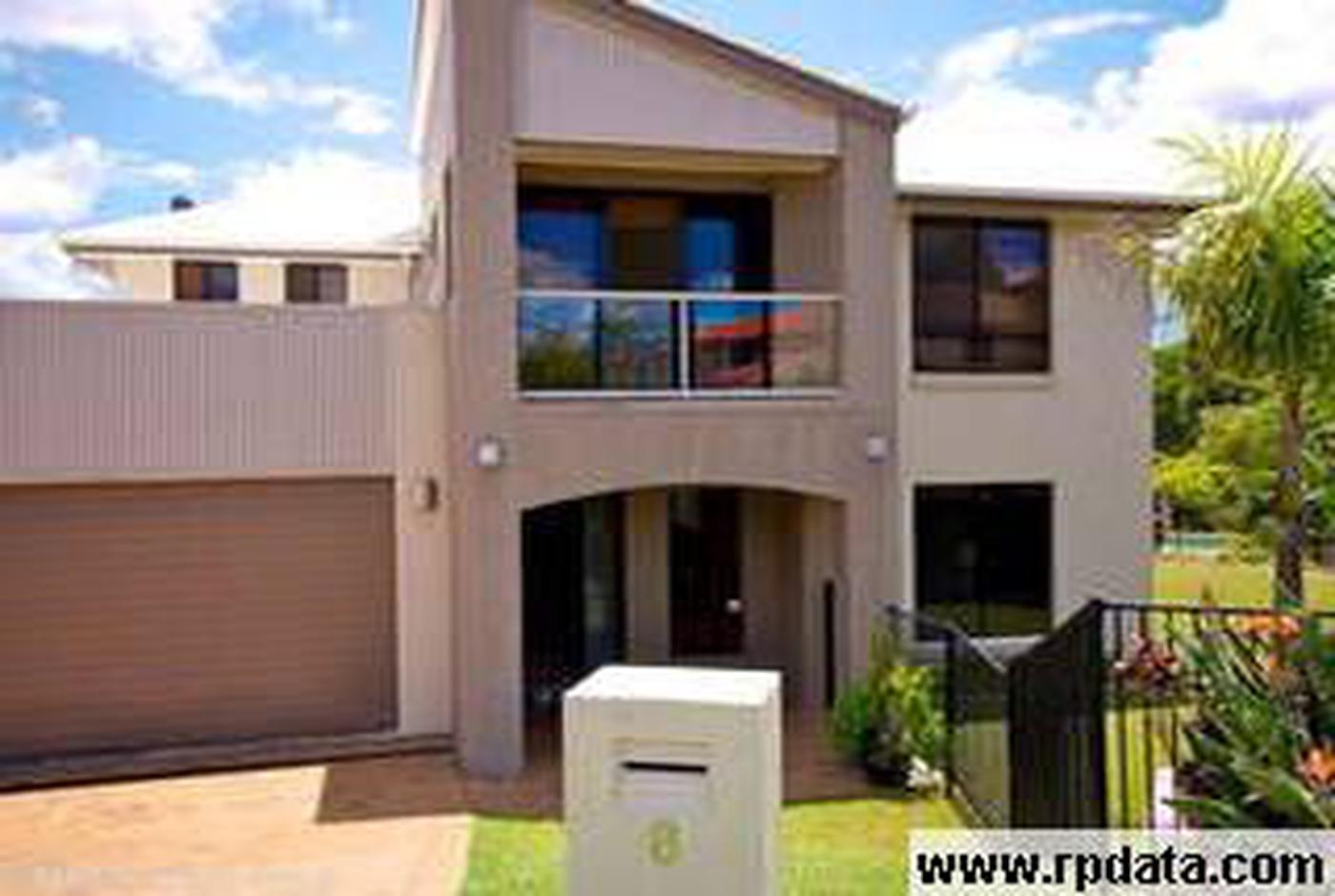 8 St Tropez Pl