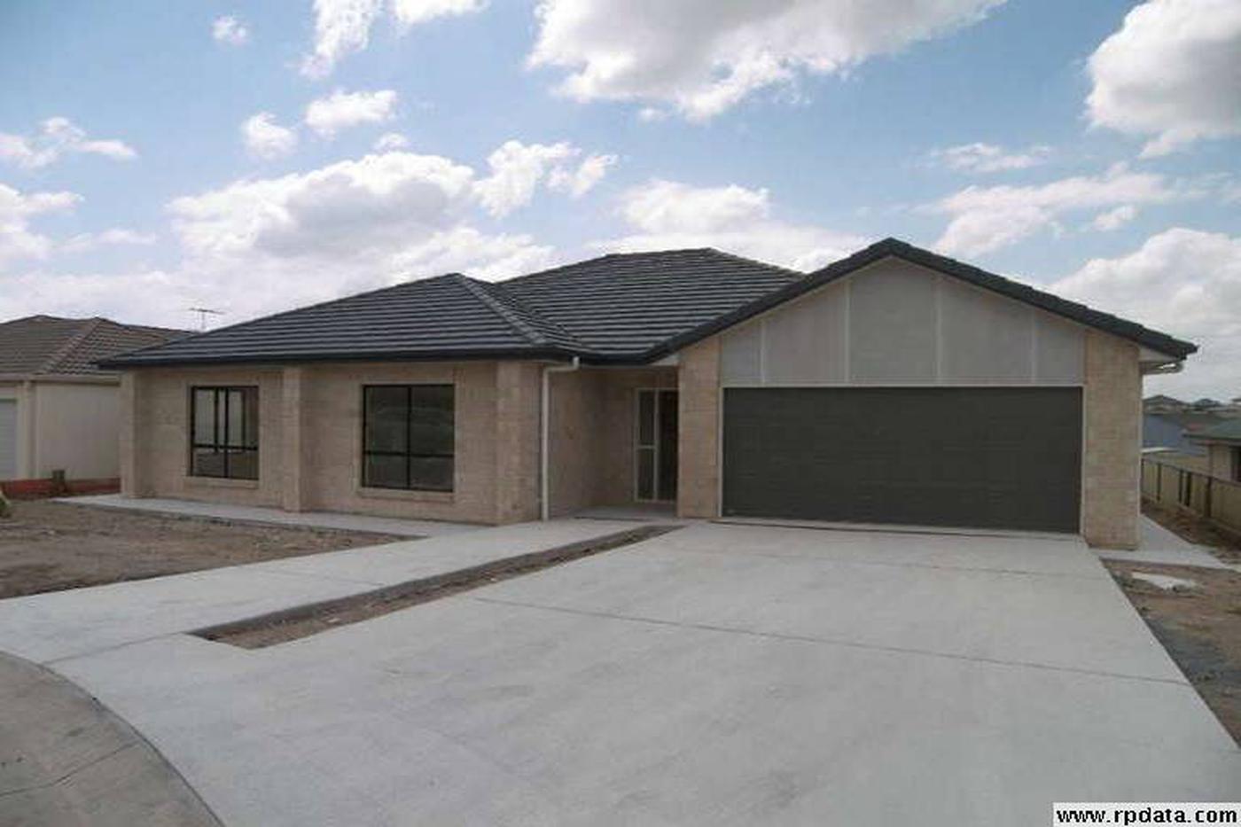 17 Moonbeam Ave