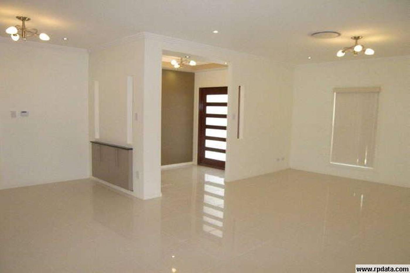 2 Riverine Dr