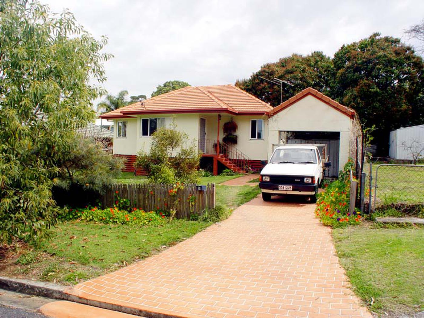 3 Robinia St