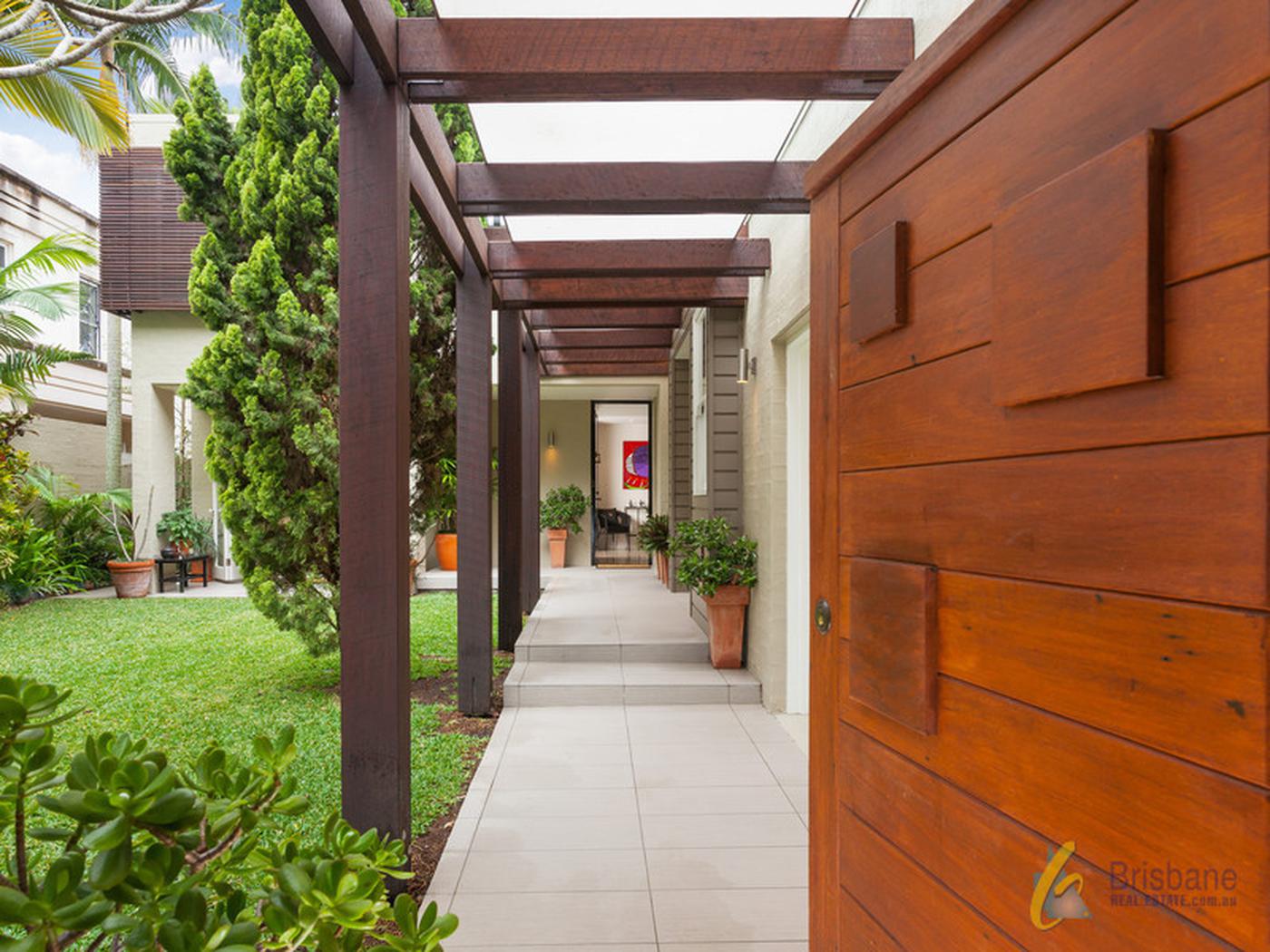 28 Laurel Ave