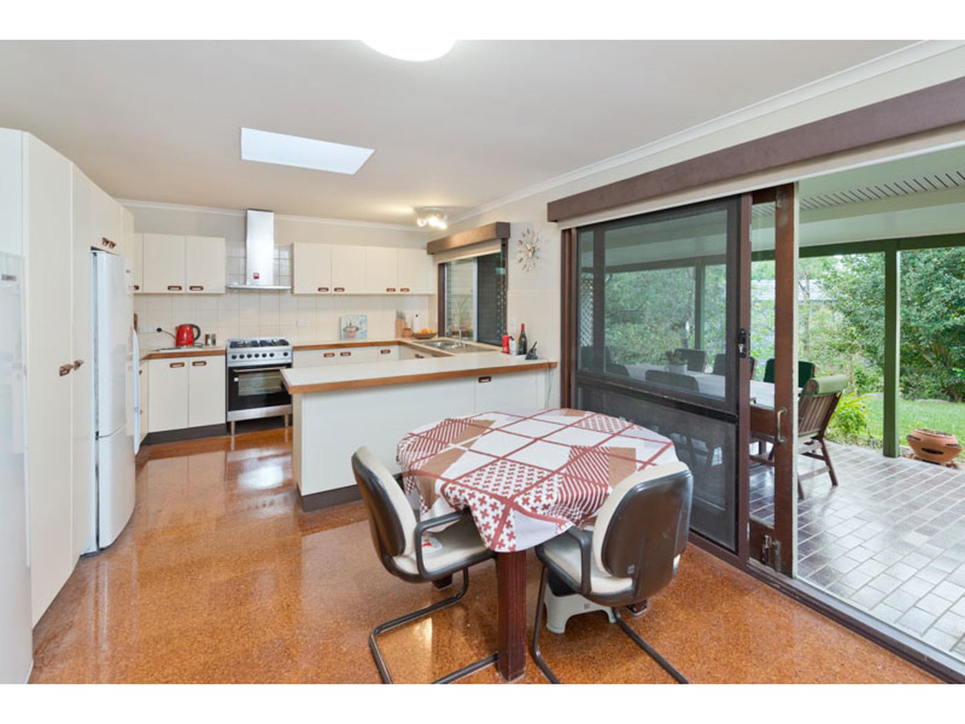 33 Gleneagle Street, KENMORE QLD 4069 House Sold brisbanerealestate