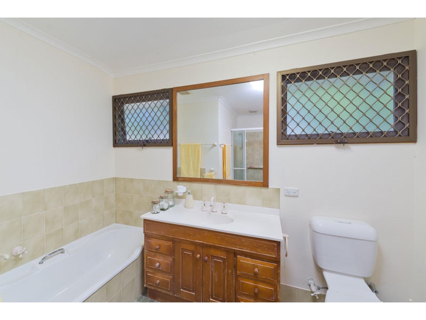 33 Gleneagle Street, KENMORE QLD 4069 House Sold brisbanerealestate