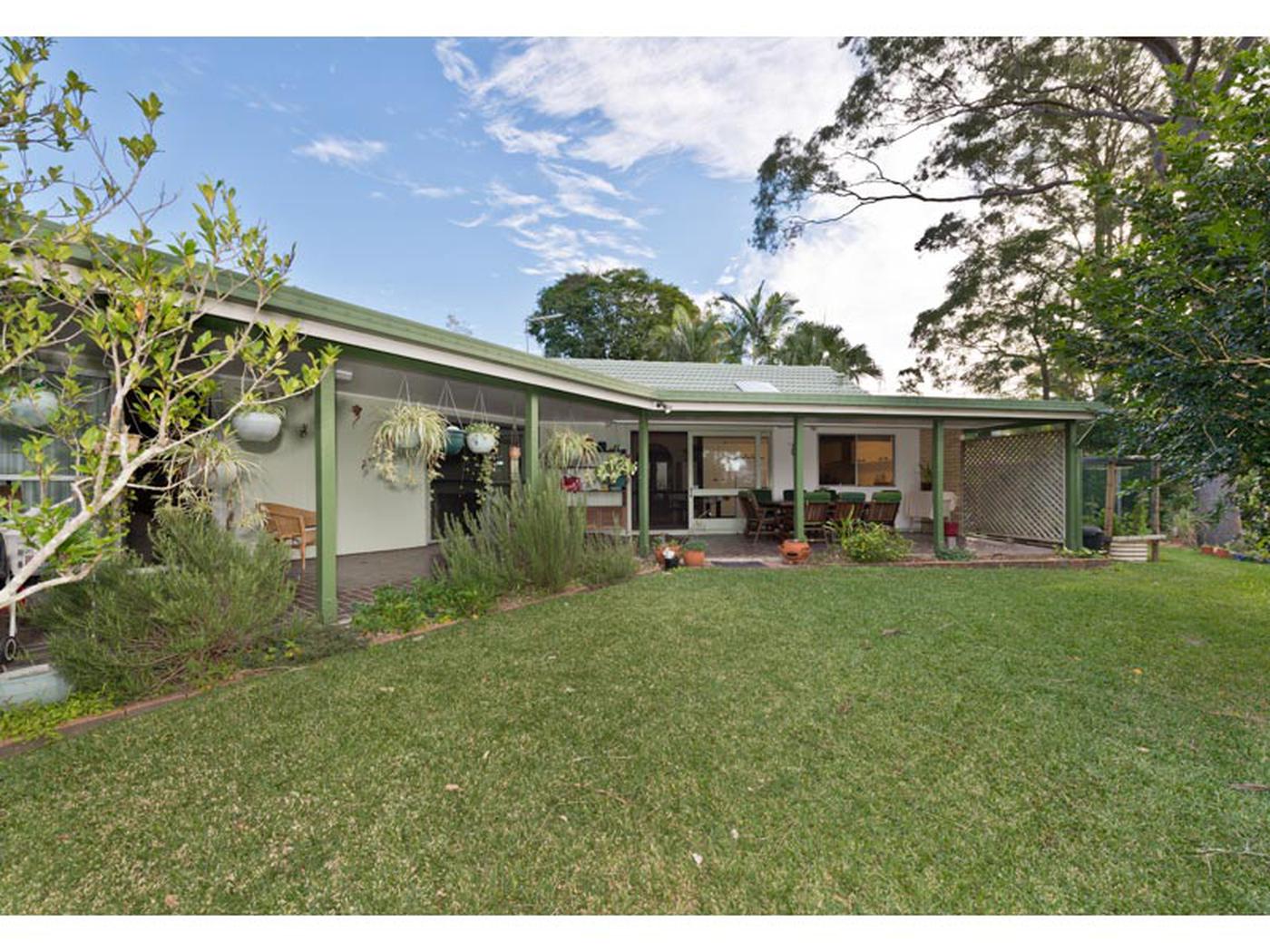 33 Gleneagle Street, KENMORE QLD 4069 House Sold brisbanerealestate