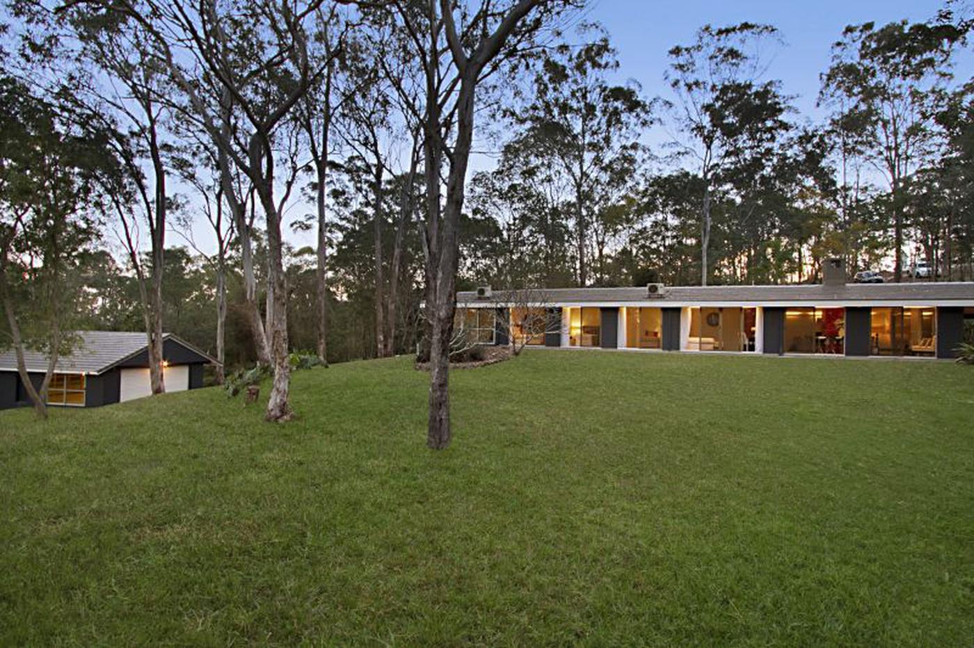8 Greentrees Avenue