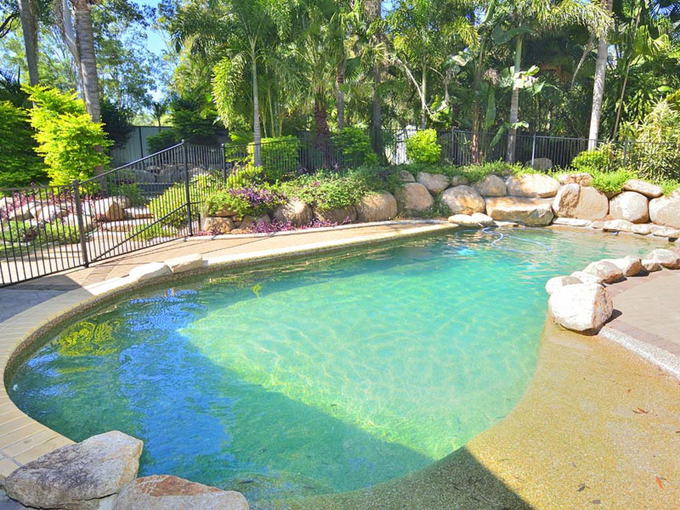 562 Junction Rd, BARELLAN POINT QLD 4306 AcreageSemirural Sold