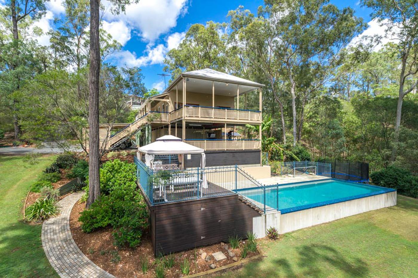 8 White Cedar Rd