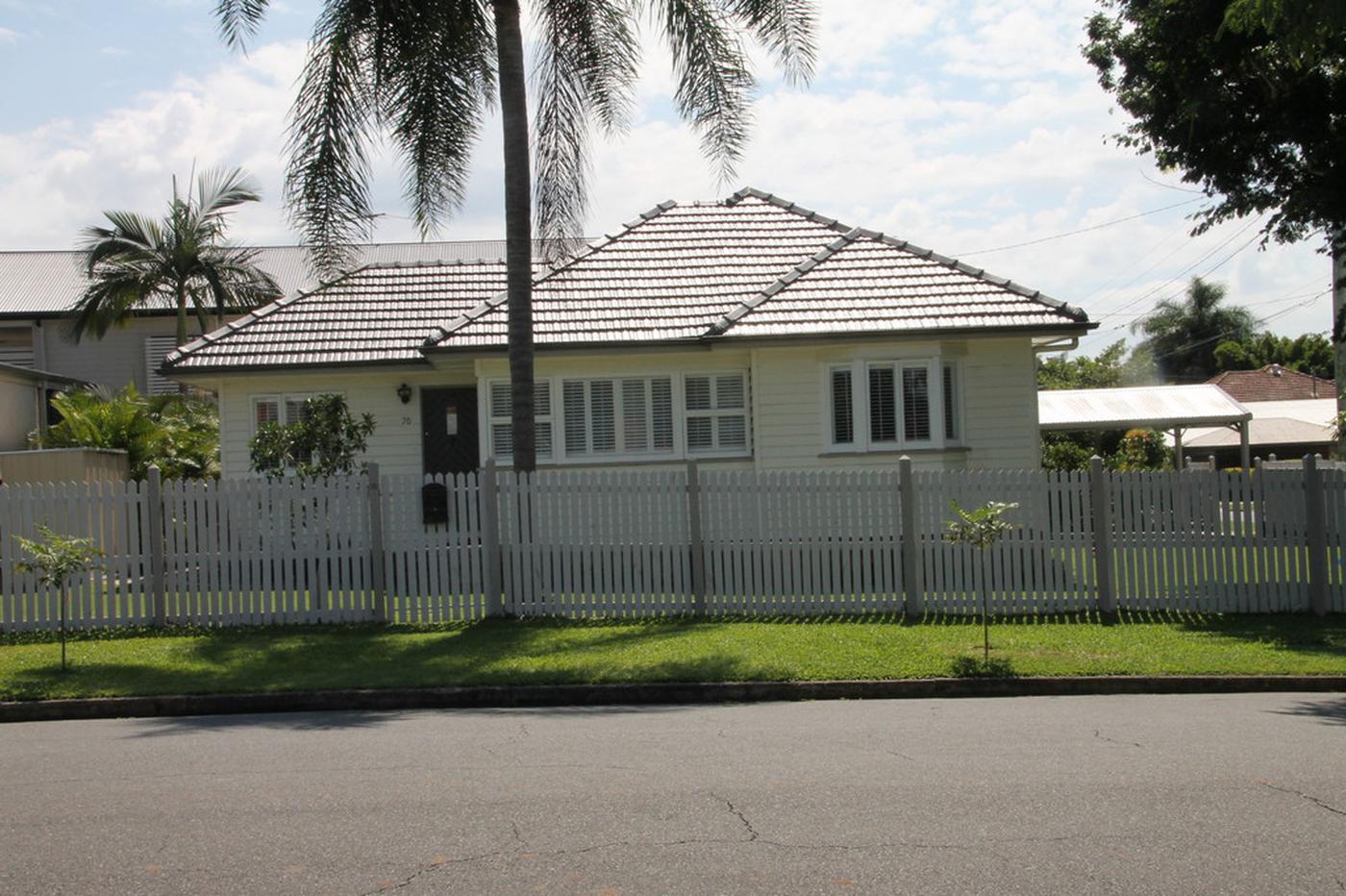 76 Allardyce St