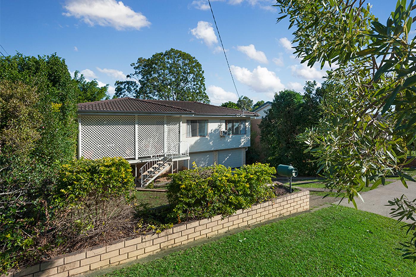 11 Herring Street