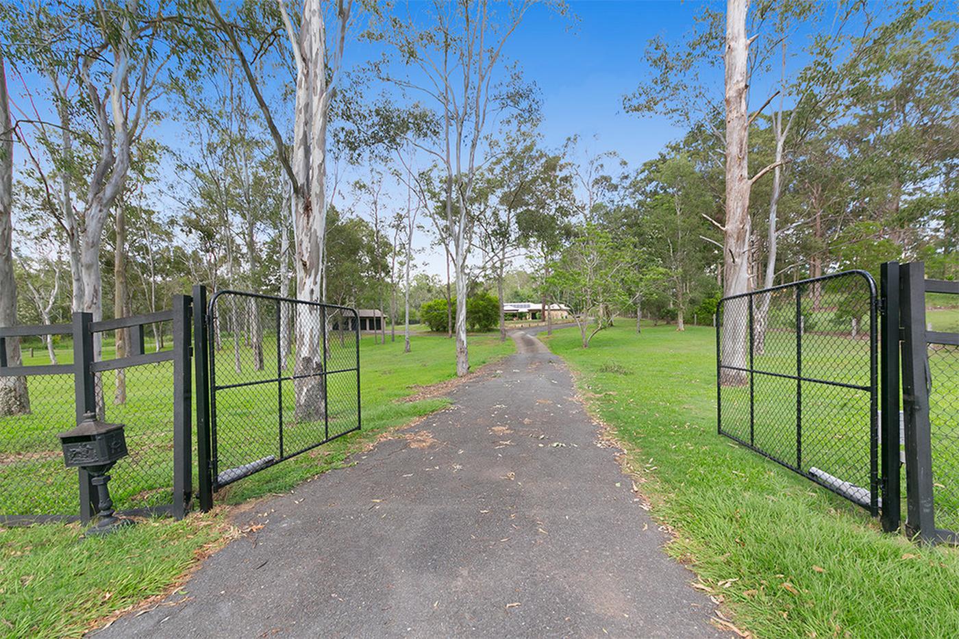 590 Mt Crosby Rd