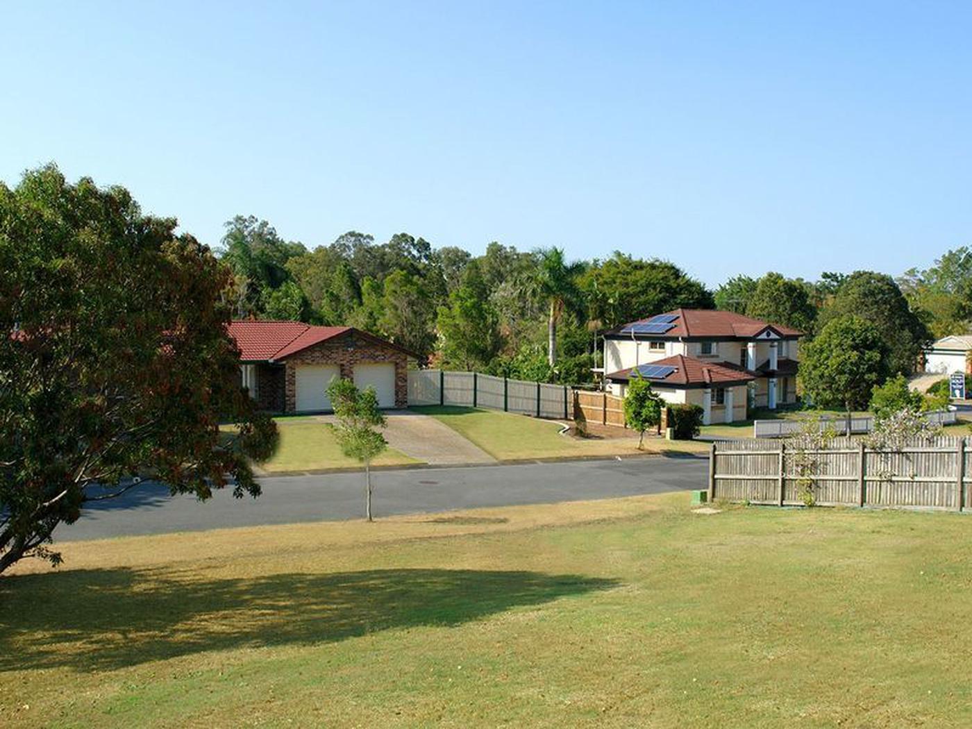 8 Campbell Crescent