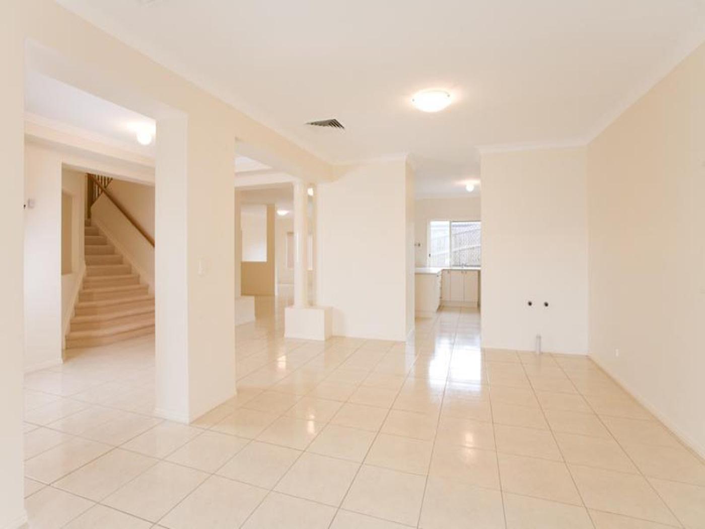 18 Labelle Street, SPRINGFIELD LAKES QLD 4300 House Sold