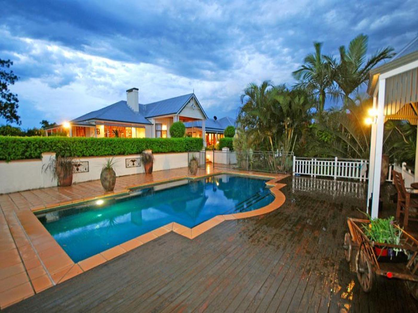 30 Woodward Place, PULLENVALE QLD 4069 AcreageSemirural Sold