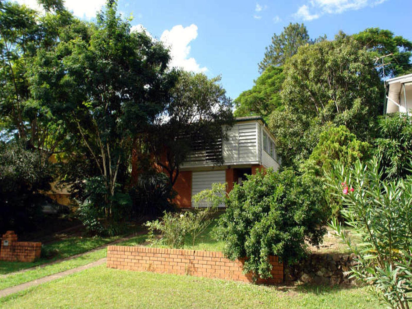 15 Dumbarton Drive, KENMORE QLD 4069 House Sold brisbanerealestate