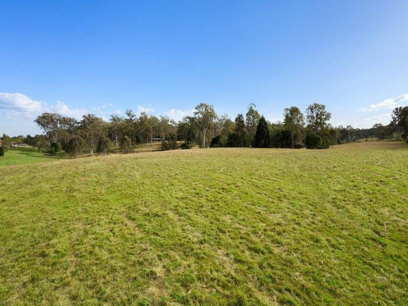 38 Glenhurst Street, PINJARRA HILLS QLD 4069 AcreageSemirural Sold