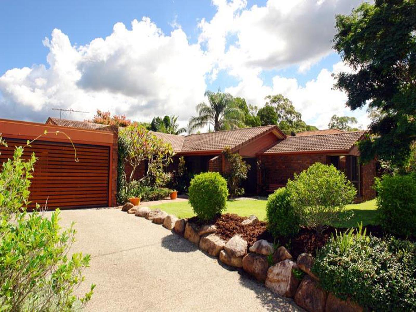 3 Crompton Street