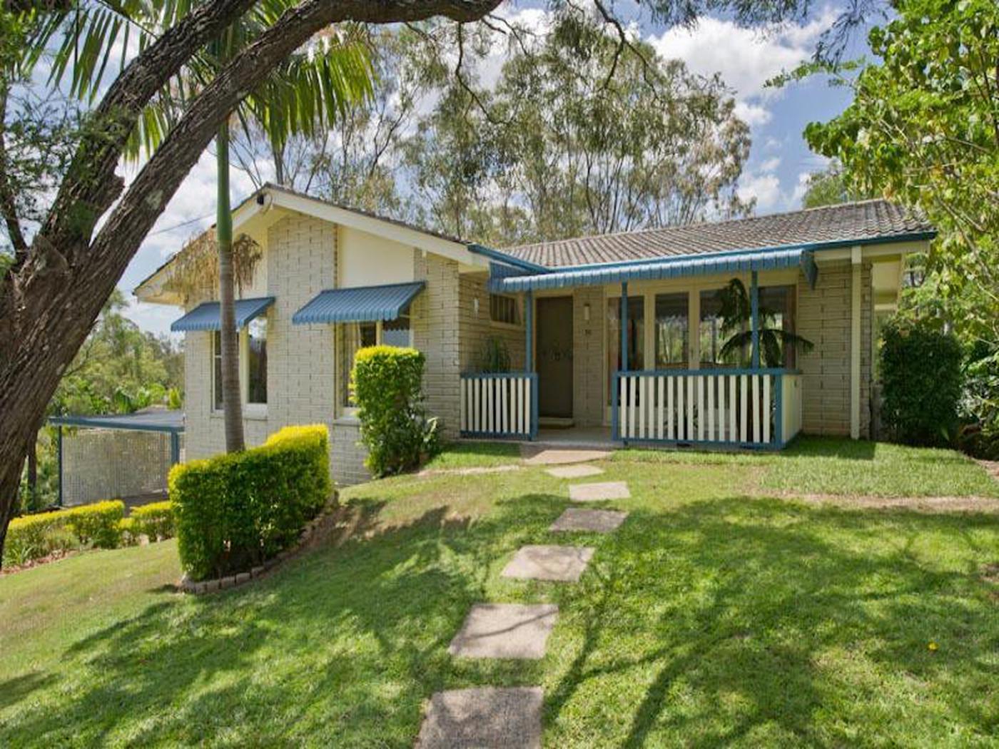 15 Crestview Street