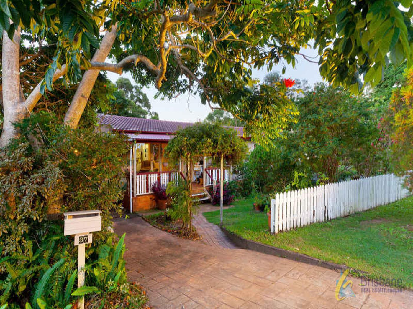 37 Burns Parade, CHAPEL HILL QLD 4069 House Sold brisbanerealestate