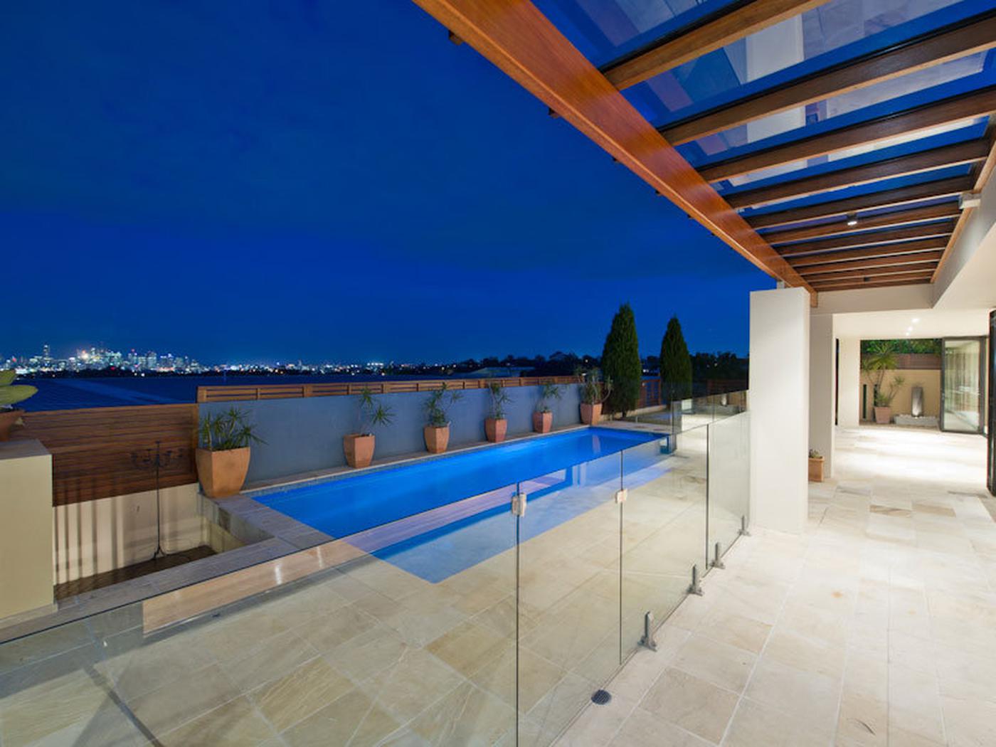 8/58 Tristania Drive