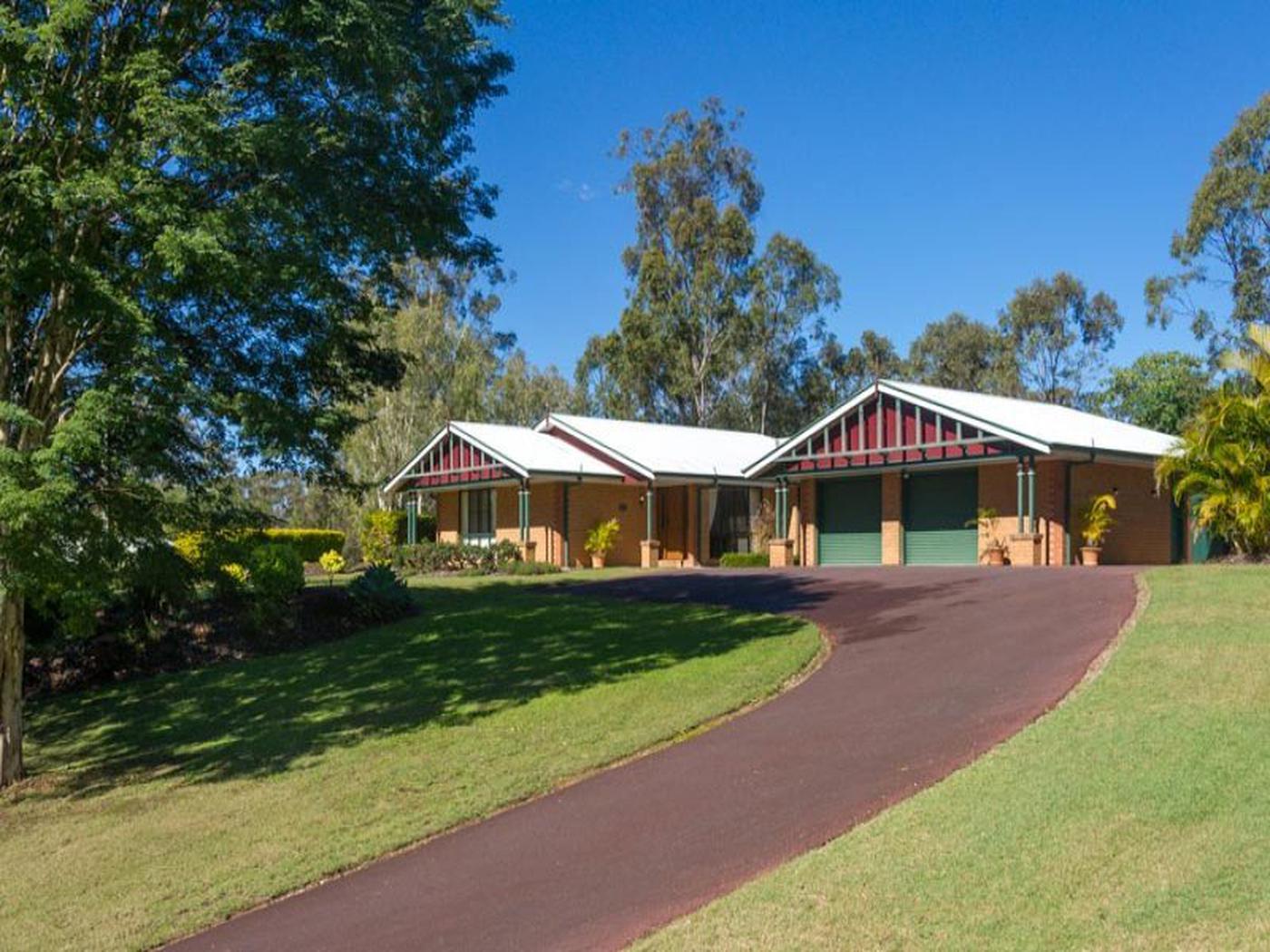 10 Emungerie Grove