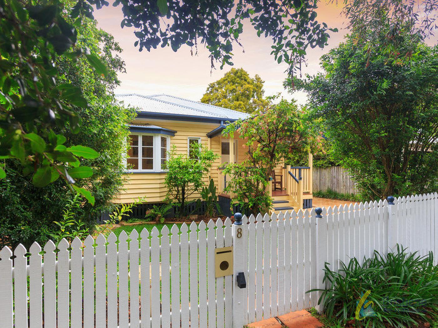 8 Mortlake Road