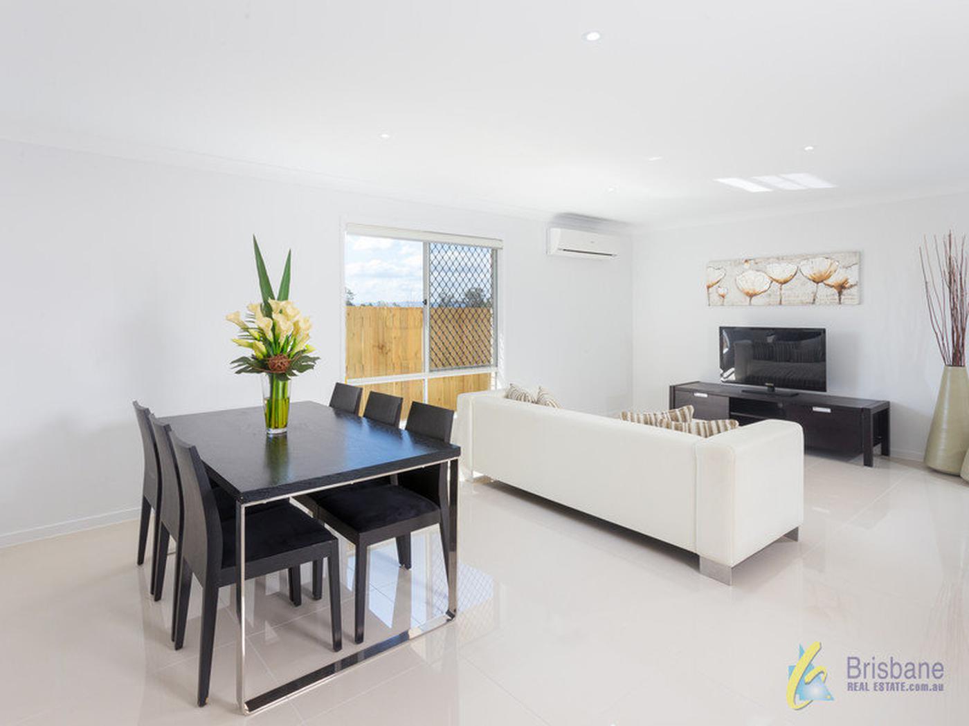 8 Robert Jones Street