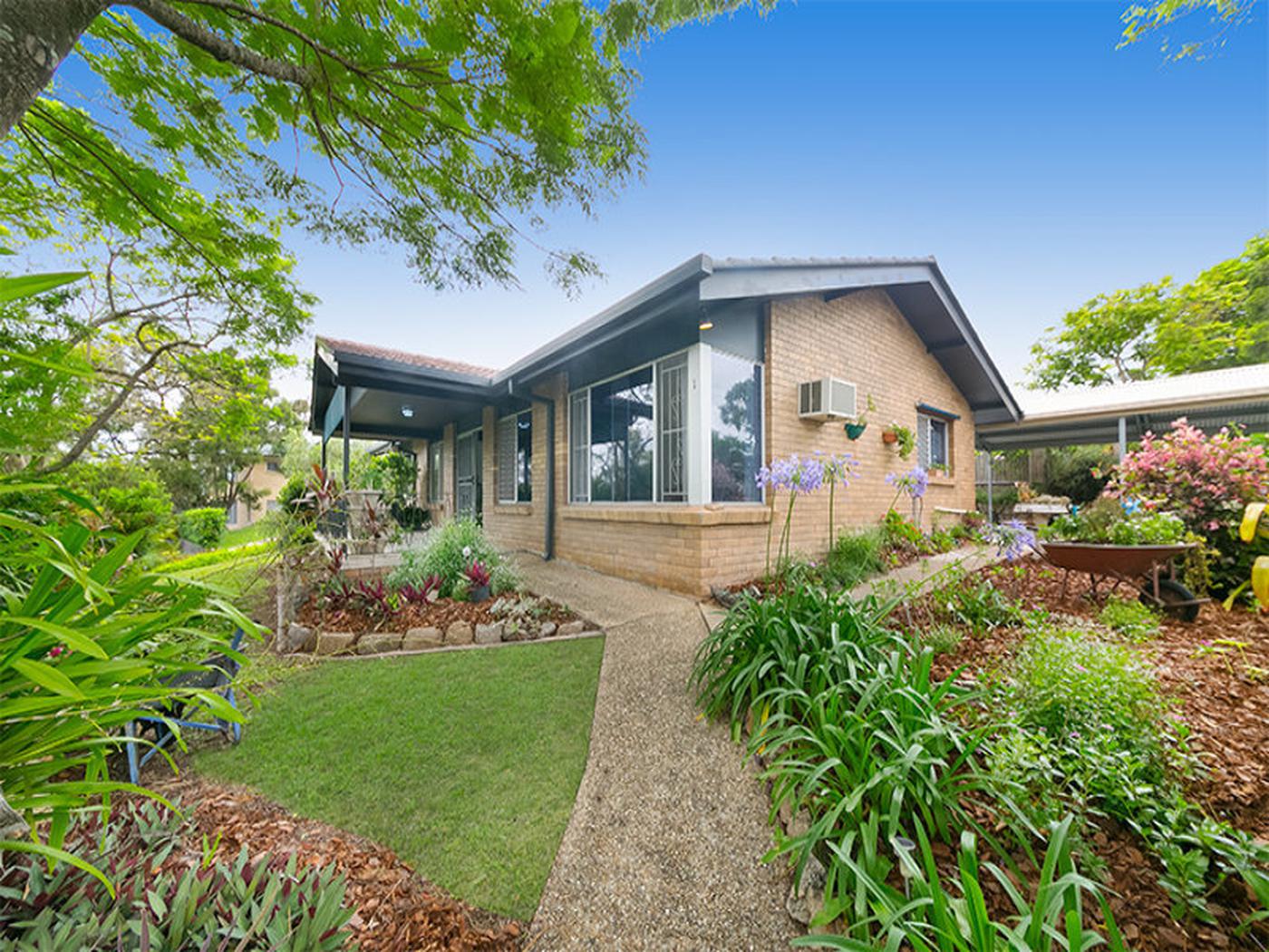 1 Spinnaker Street, JAMBOREE HEIGHTS QLD 4074 House Sold