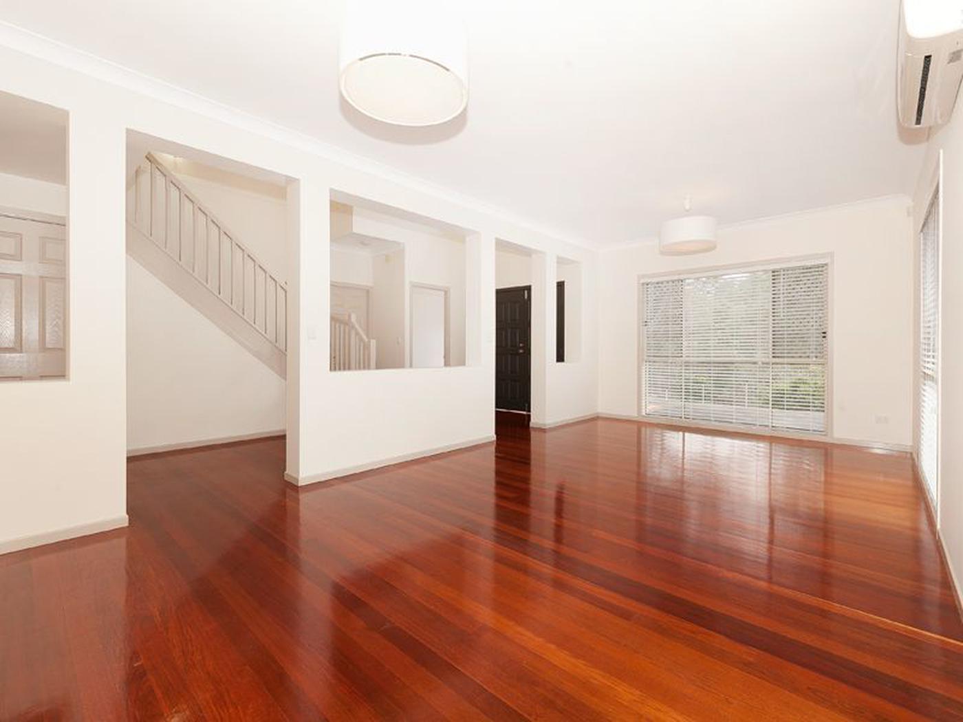 15 Walker Place, PULLENVALE QLD 4069 House Sold brisbanerealestate