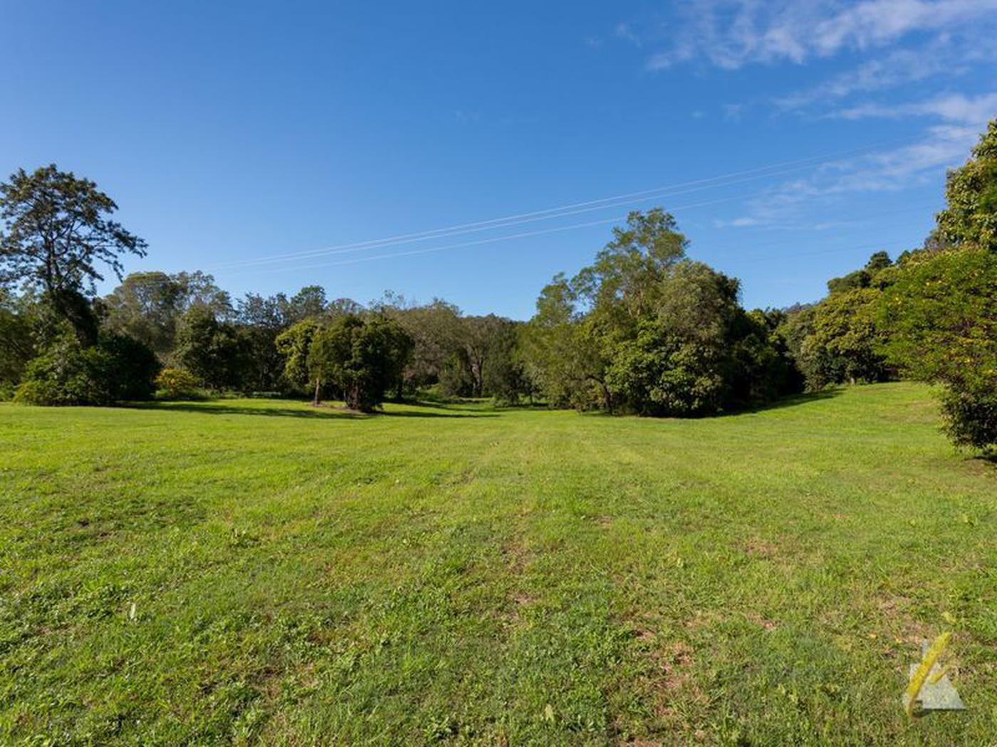 300 Upper Brookfield Road, UPPER BROOKFIELD QLD 4069 AcreageSemi