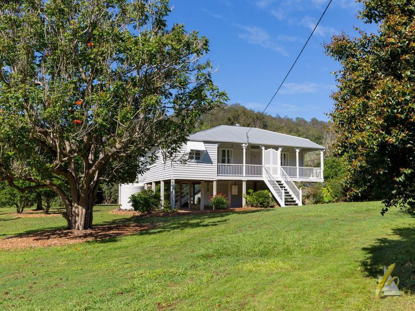 300 Upper Brookfield Road, UPPER BROOKFIELD QLD 4069 AcreageSemi